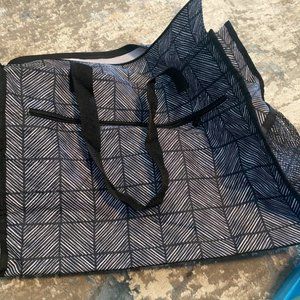 Thirty-one square zip top tote